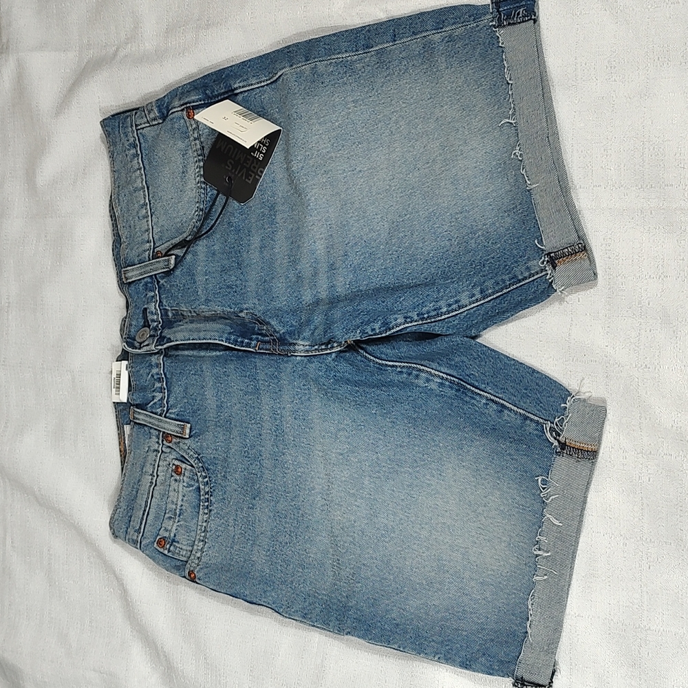 Levi Premium Denim Bermuda Shorts Button and Zipper Closer Size 32 NWT